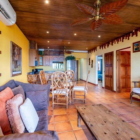 Warm Interiors And Orange Hues On Ground Floor In Front Of Beach ปลายาฟลามิงโก ภายนอก รูปภาพ