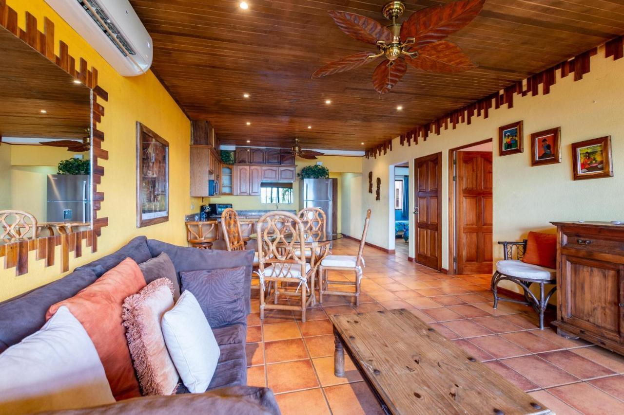 Warm Interiors And Orange Hues On Ground Floor In Front Of Beach ปลายาฟลามิงโก ภายนอก รูปภาพ