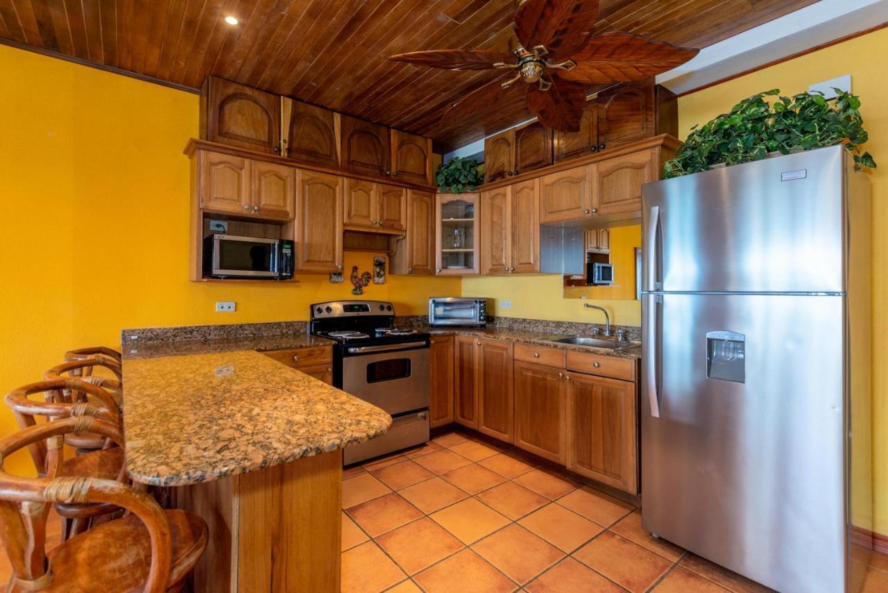 Warm Interiors And Orange Hues On Ground Floor In Front Of Beach ปลายาฟลามิงโก ภายนอก รูปภาพ