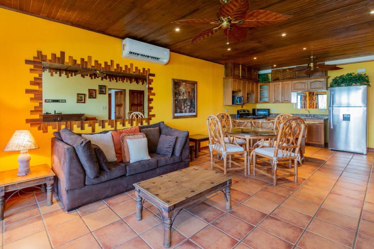 Warm Interiors And Orange Hues On Ground Floor In Front Of Beach ปลายาฟลามิงโก ภายนอก รูปภาพ