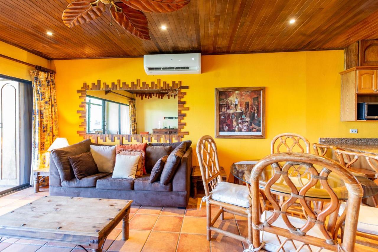 Warm Interiors And Orange Hues On Ground Floor In Front Of Beach ปลายาฟลามิงโก ภายนอก รูปภาพ