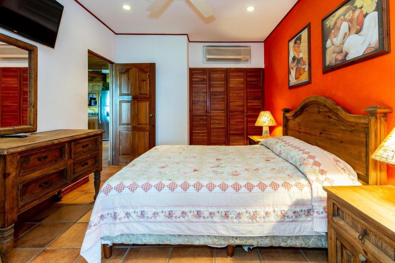 Warm Interiors And Orange Hues On Ground Floor In Front Of Beach ปลายาฟลามิงโก ภายนอก รูปภาพ