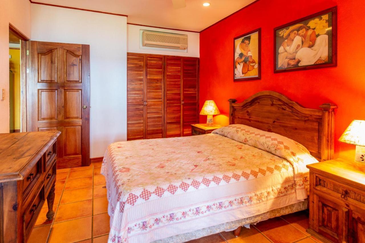 Warm Interiors And Orange Hues On Ground Floor In Front Of Beach ปลายาฟลามิงโก ภายนอก รูปภาพ